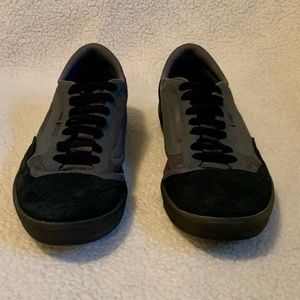 Vans off the Wall AVS Shoes